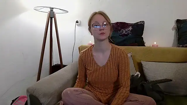 Snapshot of little-leni chatting on 01-15-26, 07:50 little-leni online show from 01-15-26, 07:50