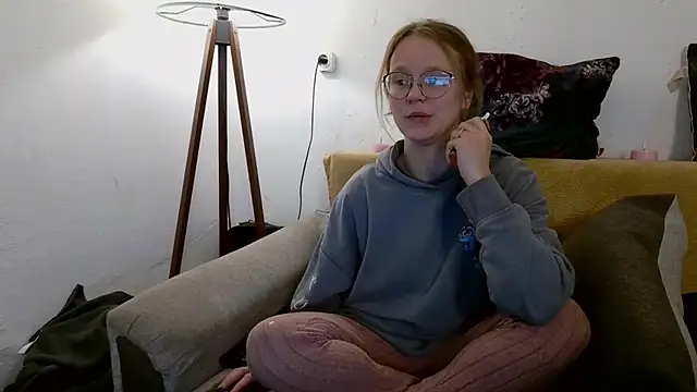 Snapshot of little-leni chatting on 01-16-26, 09:52 little-leni online show from 01-16-26, 09:52