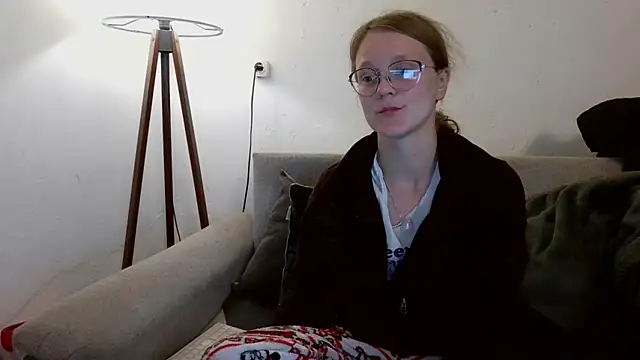 Snapshot of little-leni chatting on 03-13-26, 09:21 little-leni online show from 03-13-26, 09:21