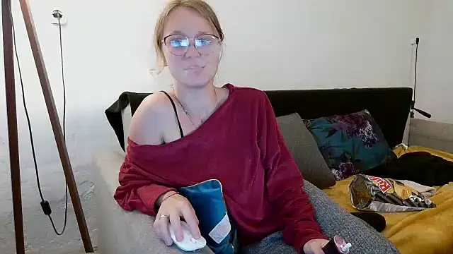 Snapshot of little-leni chatting on 05-09-26, 08:47 little-leni online show from 05-09-26, 08:47