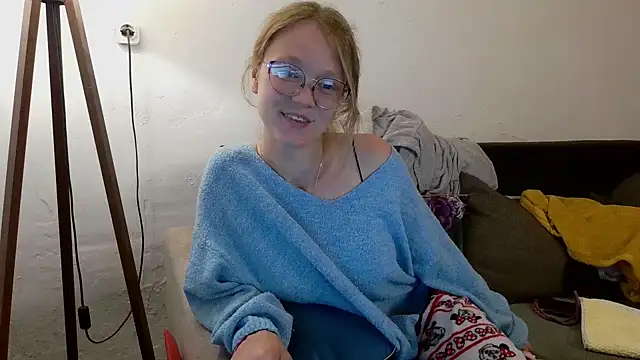 Snapshot of little-leni chatting on 05-29-26, 08:40 little-leni online show from 05-29-26, 08:40