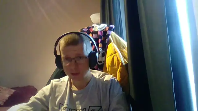 Snapshot of David250692 chatting on 12-18-25, 01:06 David250692 online show from 12-18-25, 01:06