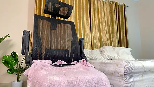 Snapshot of KatnessHot chatting on 01-04-25, 01:31 KatnessHot online show from 01-04-25, 01:31