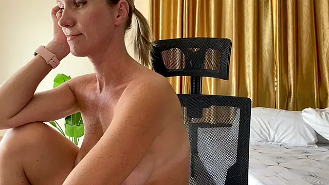 Snapshot of KatnessHot chatting on 02-02-25, 07:41 KatnessHot online show from 02-02-25, 07:41