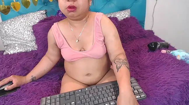 Snapshot of SARAWILLS chatting on 01-18-25, 01:40 SARAWILLS online show from 01-18-25, 01:40