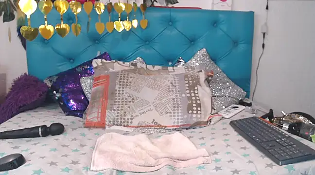 Snapshot of SARAWILLS chatting on 02-04-25, 04:39 SARAWILLS online show from 02-04-25, 04:39