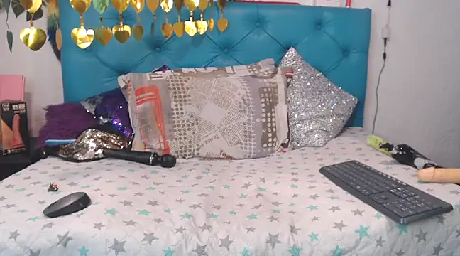 Snapshot of SARAWILLS chatting on 02-05-25, 01:44 SARAWILLS online show from 02-05-25, 01:44