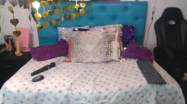 Snapshot of SARAWILLS chatting on 02-17-25, 01:10 SARAWILLS online show from 02-17-25, 01:10
