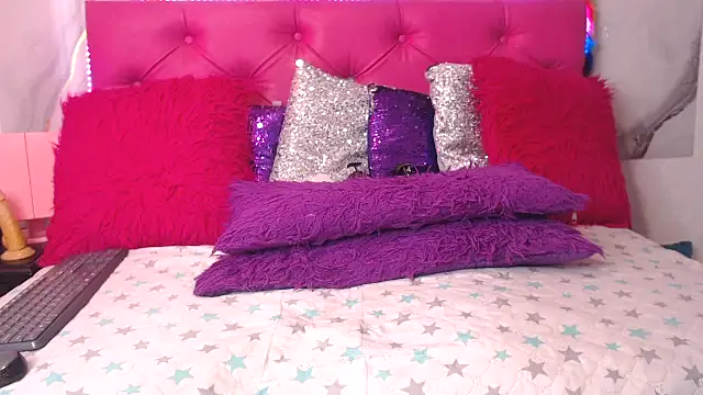 SARAWILLS online show from 07-09-26, 01:59