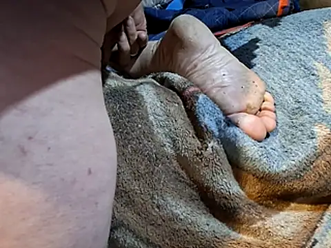 Snapshot of bobbybullit chatting on 11-20-25, 06:57 bobbybullit online show from 11-20-25, 06:57