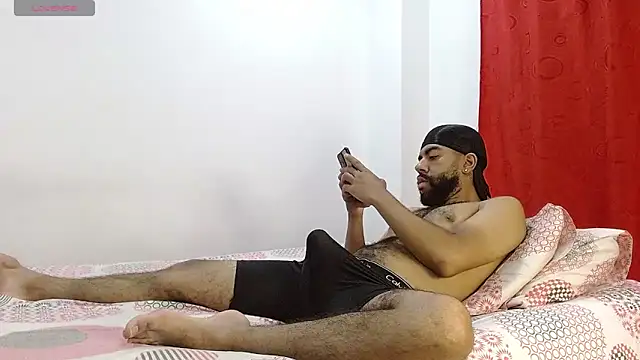 Snapshot of Aroon_Stonne chatting on 02-08-25, 01:22 Aroon Stonne online show from 02-08-25, 01:22