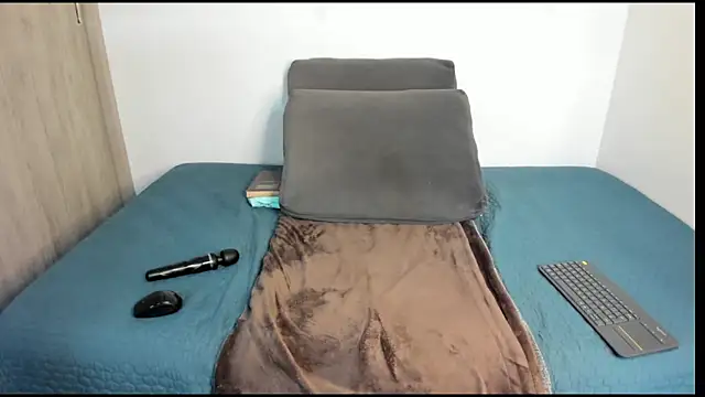 AmeliPonce online show from 04-20-26, 01:47