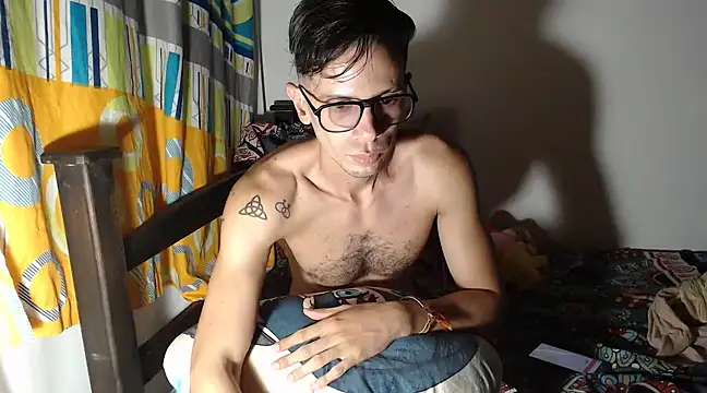 Snapshot of alisterxxx chatting on 01-19-25, 02:57 alisterxxx online show from 01-19-25, 02:57