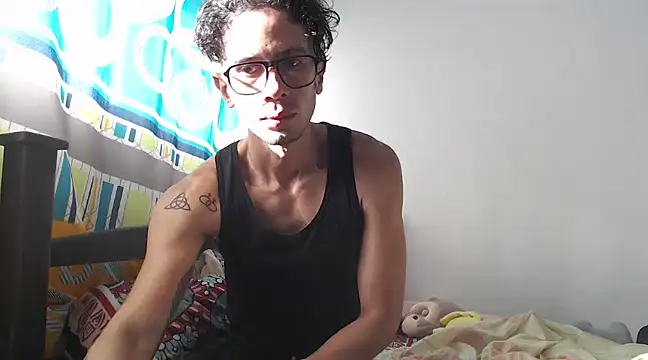 Snapshot of alisterxxx chatting on 01-22-25, 12:49 alisterxxx online show from 01-22-25, 12:49