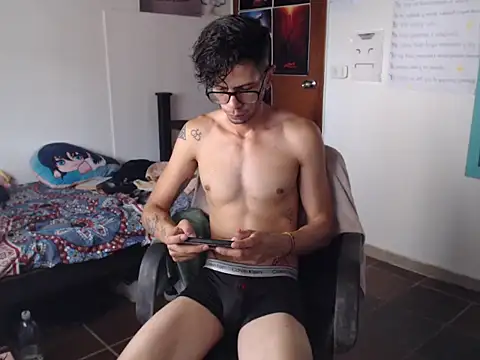 Snapshot of alisterxxx chatting on 01-24-25, 08:22 alisterxxx online show from 01-24-25, 08:22