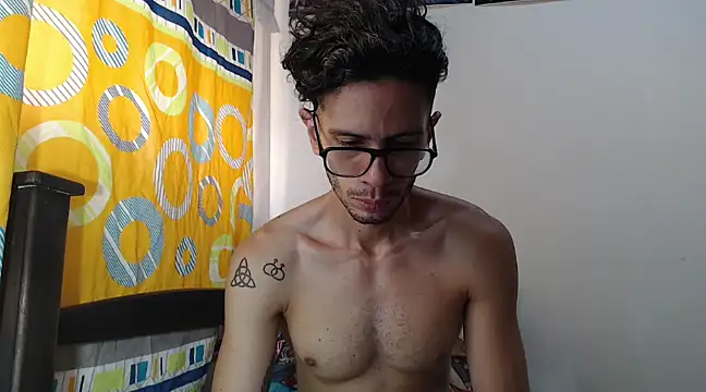 Snapshot of alisterxxx chatting on 02-06-25, 10:10 alisterxxx online show from 02-06-25, 10:10