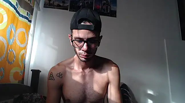 Snapshot of alisterxxx chatting on 02-09-25, 12:30 alisterxxx online show from 02-09-25, 12:30