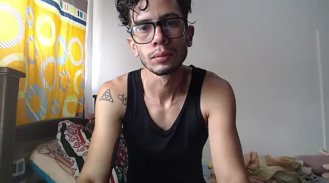 Snapshot of alisterxxx chatting on 02-11-25, 02:24 alisterxxx online show from 02-11-25, 02:24