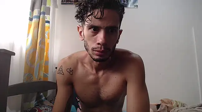 Snapshot of alisterxxx chatting on 02-17-25, 02:15 alisterxxx online show from 02-17-25, 02:15