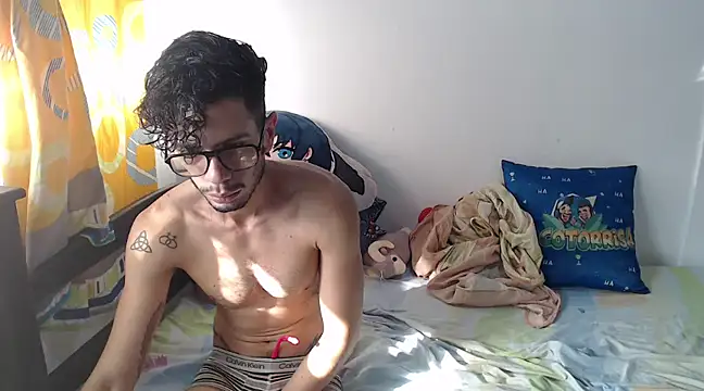 Snapshot of alisterxxx chatting on 02-18-25, 01:11 alisterxxx online show from 02-18-25, 01:11