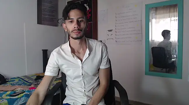 Snapshot of alisterxxx chatting on 03-13-25, 08:22 alisterxxx online show from 03-13-25, 08:22