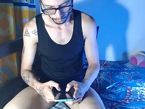 Snapshot of alisterxxx chatting on 10-11-25, 02:22 alisterxxx online show from 10-11-25, 02:22