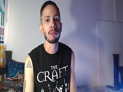 Snapshot of alisterxxx chatting on 10-15-25, 11:10 alisterxxx online show from 10-15-25, 11:10