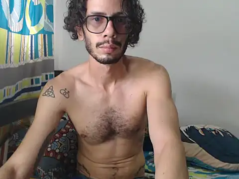 Snapshot of alisterxxx chatting on 11-12-25, 06:30 alisterxxx online show from 11-12-25, 06:30