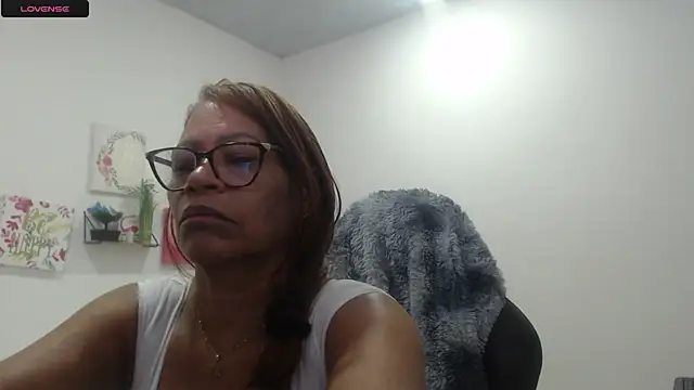 Snapshot of BustyMilf_ chatting on 09-20-25, 01:34 BustyMilf online show from 09-20-25, 01:34