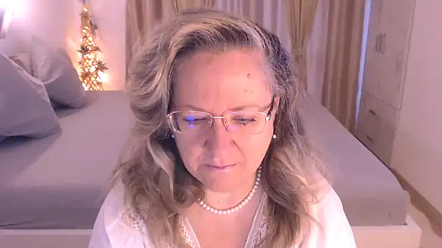 Raisshy online show from 11-18-25, 06:40