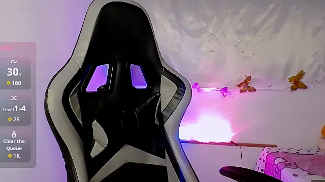 ninatiny online show from 11-15-25, 08:55