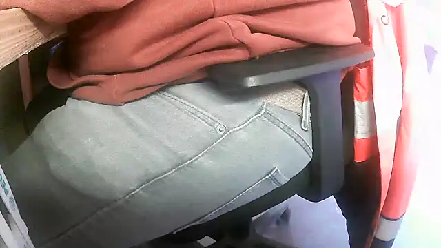 Snapshot of Cygnus58topchef chatting on 10-16-25, 12:39 Cygnus58topchef online show from 10-16-25, 12:39