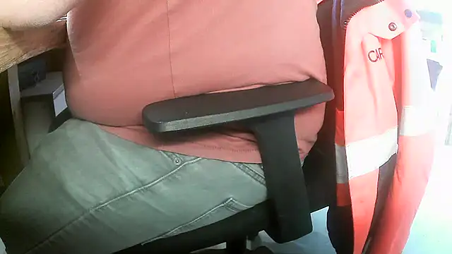 Snapshot of Cygnus58topchef chatting on 10-17-25, 01:03 Cygnus58topchef online show from 10-17-25, 01:03