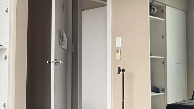 Snapshot of MikyFoxx chatting on 09-25-25, 09:29 MikyFoxx online show from 09-25-25, 09:29