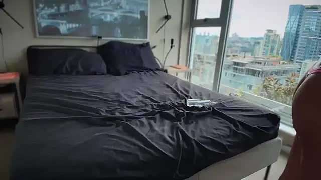 Snapshot of MikyFoxx chatting on 10-16-25, 06:31 MikyFoxx online show from 10-16-25, 06:31