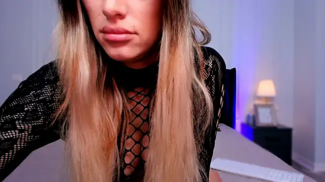 ElizzaBubble online show from 01-25-25, 10:08