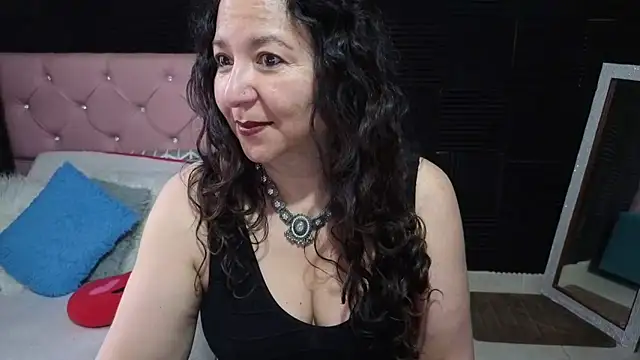 Snapshot of katifoxx chatting on 04-28-26, 02:55 katifoxx online show from 04-28-26, 02:55