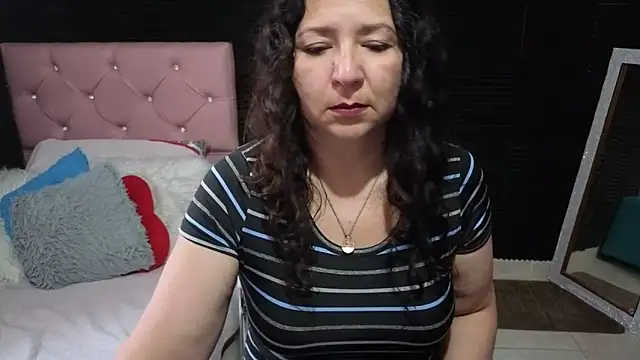 Snapshot of katifoxx chatting on 05-03-26, 07:53 katifoxx online show from 05-03-26, 07:53