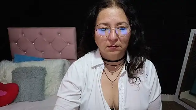 Snapshot of katifoxx chatting on 05-11-26, 04:04 katifoxx online show from 05-11-26, 04:04