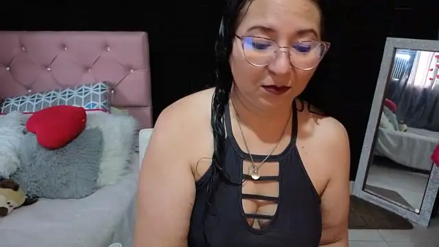 Snapshot of katifoxx chatting on 05-31-26, 04:25 katifoxx online show from 05-31-26, 04:25