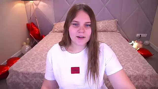 Snapshot of VinnaSky chatting on 02-17-26, 08:00 VinnaSky online show from 02-17-26, 08:00