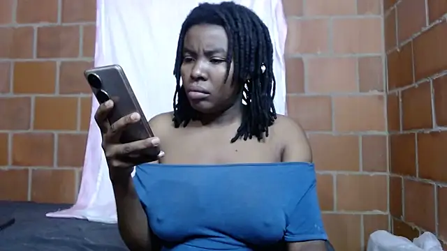 Snapshot of Magaharper10 chatting on 10-29-25, 03:42 Magaharper10 online show from 10-29-25, 03:42