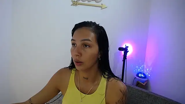 Snapshot of Allyson_Smith chatting on 12-30-24, 08:47 Allyson Smith online show from 12-30-24, 08:47