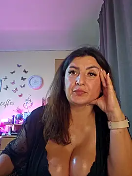 Snapshot of Hotangel75 chatting on 10-18-25, 05:25 Hotangel75 online show from 10-18-25, 05:25