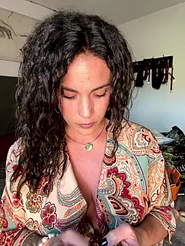 Snapshot of Clara-xoxo chatting on 10-29-25, 01:46 Clara-xoxo online show from 10-29-25, 01:46