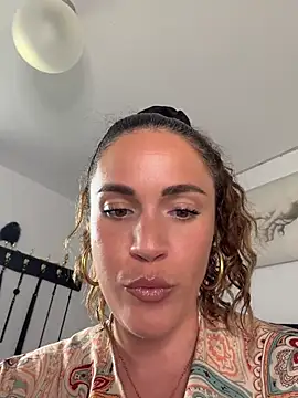 Clara-xoxo online show from 06-27-26, 11:26