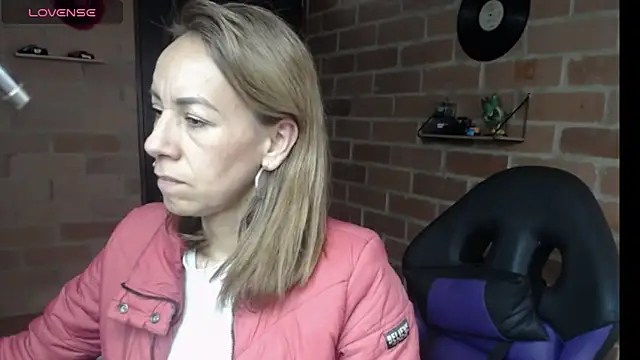 cristin doll  online show from 04-13-26, 01:49