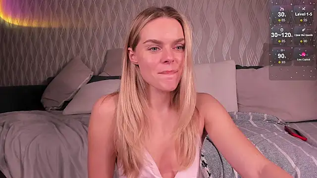 Snapshot of CharliSweet chatting on 12-22-25, 02:14 CharliSweet online show from 12-22-25, 02:14