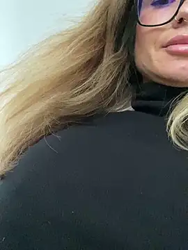 Etwas neugierig online show from 12-17-24, 01:05