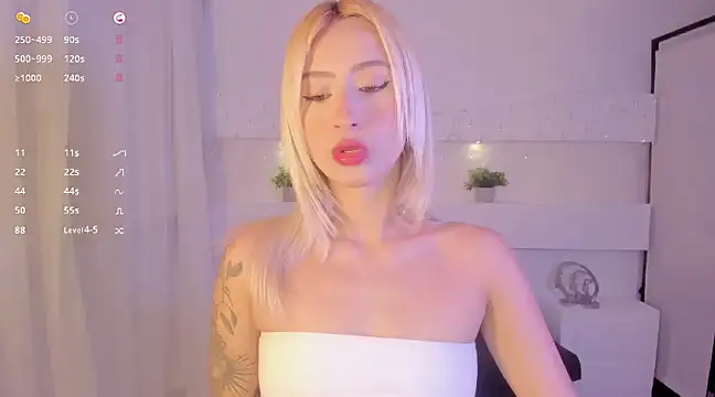 Snapshot of AshleyRoys chatting on 12-23-24, 03:44 AshleyRoys online show from 12-23-24, 03:44